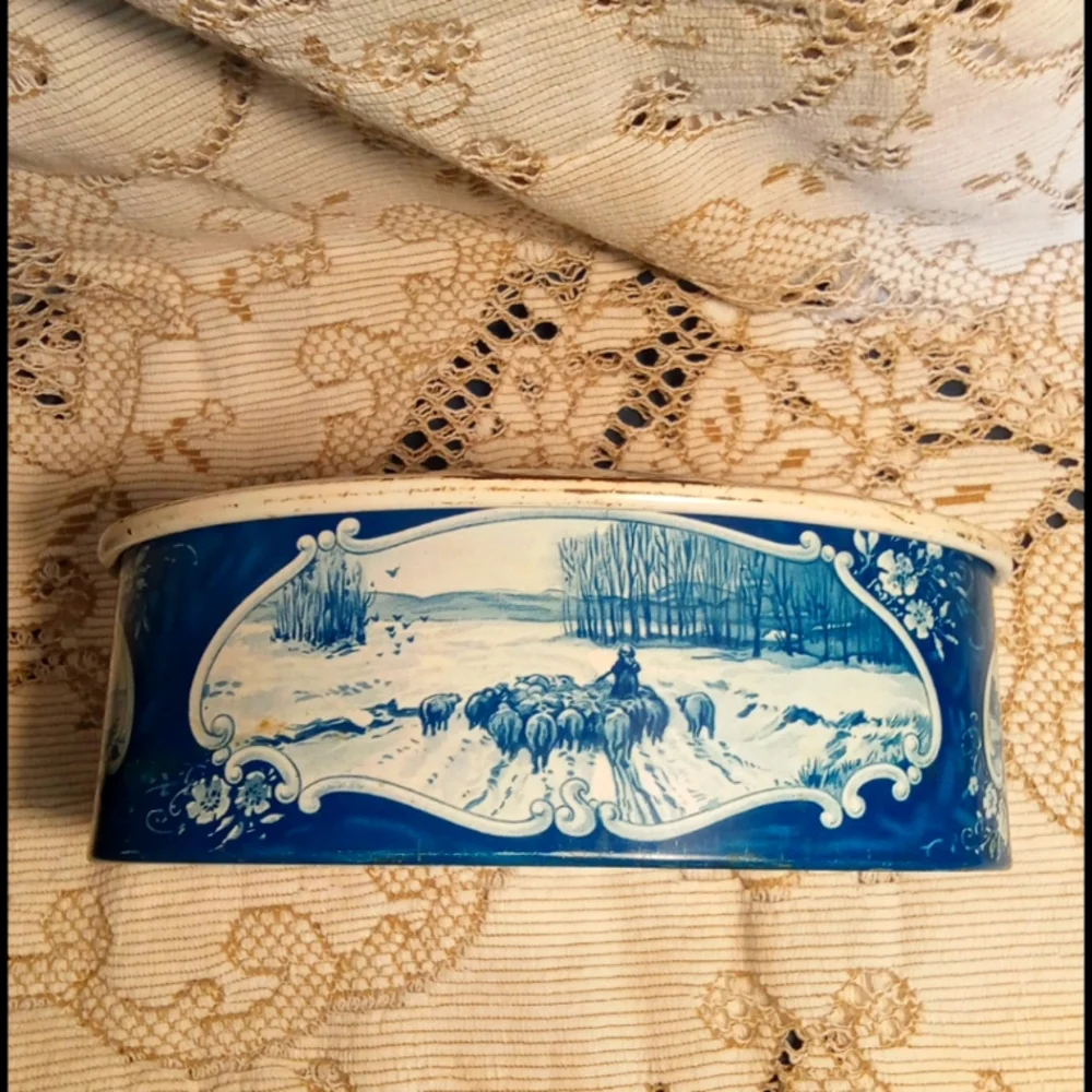 Beautiful Vintage Droste chocolate tin